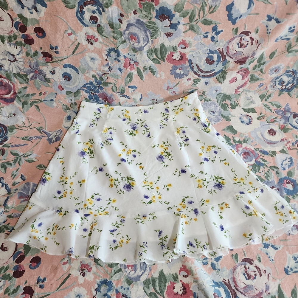 Beautiful white floral cottagecore flowy skirt purple yellow pattern lined